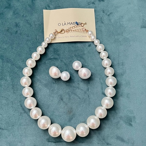 O La Maison Baroque Pearl Necklace and Earrings - Picture 3 of 5